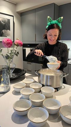 I desember fylles PiiR med duften av gløgg og pepperkaker, og kalenderen med aktiviteter som skaper ekte julestemning. Nabovert Christine Moy sørger for trivsel og fellesskap.