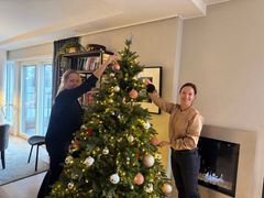 Karianne Karadas Robstad, eiendomsforvalter på PiiR og Christine Moy, nabovert på PiiR er glade for at beboerne forteller at fellesskapet gir dem økt trygghet – noe også de pårørende verdsetter høyt. De er sikre på at aktivitetstilbudet og samholdet bidrar til økt livskvalitet for mange.