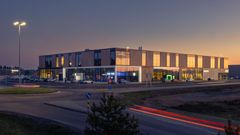 Fra juryens begrunnelse: "Arkitekturen løfter et byggeprogram som ofte preges av standardiserte løsninger, og viser hvordan bilforhandlere kan utformes med høy kvalitet, åpenhet og langsiktig bærekraft. Prosjektet bidrar til å heve kvaliteten på næringsarkitektur i Ullensaker og skaper et godt arbeidsmiljø med høy grad av åpenhet mot omgivelsene. Med dette prosjektet har Møller Bil Jessheim satt en ny standard for bilforhandlere i Ullensaker kommune og Norge for øvrig."