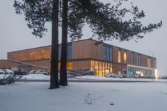 Juryen fremhever prosjektet som et nyskapende og bærekraftig næringsbygg av høy arkitektonisk og teknologisk kvalitet, som på forbilledlig vis utfordrer tradisjonell typologi for bilanlegg gjennom materialbruk, konstruksjon og miljøambisjoner.