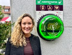Metha Leonardsen er initiativtaker for Hjerte 24/7. Inspirasjonen ble hentet fra Danmark, der hjertestartere i stor grad er plassert utvendig på bygg og hvor overlevelsesraten ved hjertestans er betydelig høyere enn i Norge. - Med Møller Eiendom som ny eier, får Hjerte 24-7 økt tyngde, drivkraft og kapasitet til å vokse, sier hun.