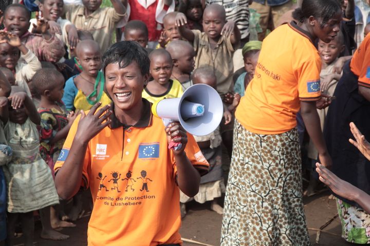 Flyktningehjelpen ( NRC) er en av syv sivilsamfunnsorganisasjoner som får status som Plusspartner for norsk bistand. Bildet er fra et utdanningsprosjekt Flyktingehjelpen drev blant internt fordrevne flyktninger i Nord-Kivu, DR Kongo i 2009.