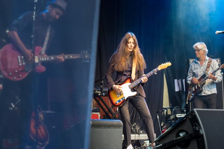 Claudia Scott spiller på Lægreidfest i Sogndal i 2021