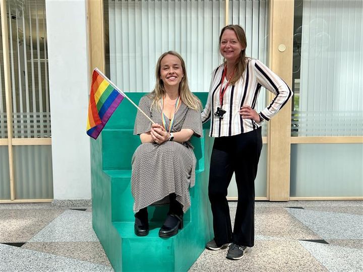 Kildens direktør Kristin Engh Førde og Trine Rogg Korsvik, seniorrådgiver, gleder seg til Pride.