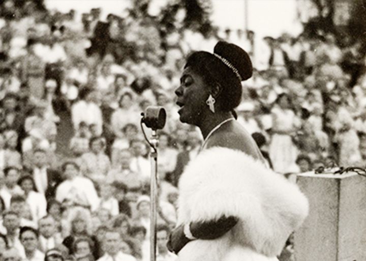 Ruth Reese på scenen i Oslo Folkepark i 1959.