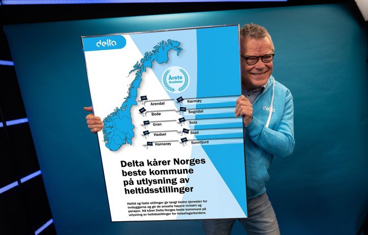 Forbundsleder Trond Ellefsen i Delta viser fram finalistene i kåringen av landets beste kommuner på utlysning av heltidsstillinger for helsefagarbeidere.