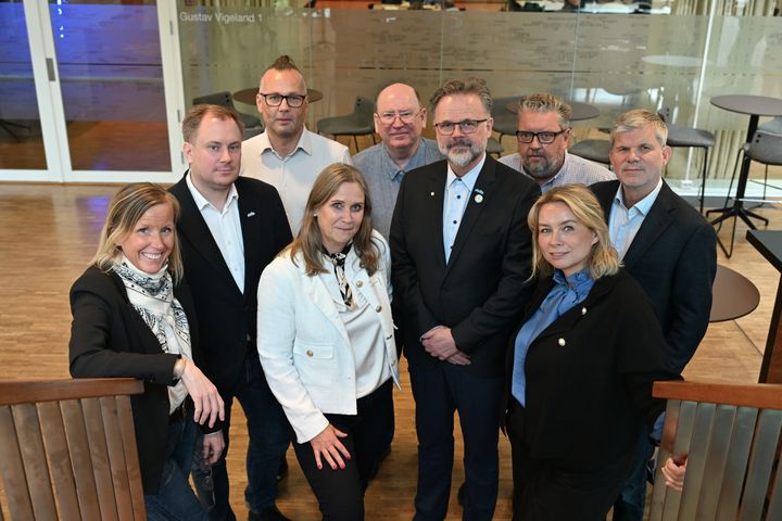 Enighet i forhandlingene med NHO: Deltas delegasjon fra høyre Nils Blomhoff (advokat), Hanne N. Skjønsberg (forhandlingsleder), Roger Rønning (tillitsvalgt Telenor), Eirik Bornø (nestleder Delta og forhandlingsleder), Tommy Aldrin (tillitsvalgt Tietoevry), Anne Kathrine Nordvang (rådgiver), Lars Einar Ingvaldsen (tillitsvalgt Coca-Cola), Trond Vegard Sæle (nestleder Delta) og Kristine Larsen (rådgiver)