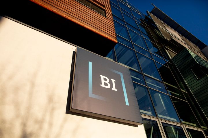 Logo ved Handelshøyskolen BI campus Oslo