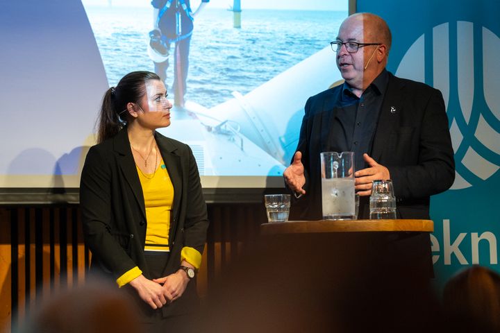 Elisabet Haugsbø, president i Tekna og Arvid Nesse, leder i Norwegian Offshore Wind under lansering av rapporten, Gigawatt krever megaløft på Kuturhuset i dag