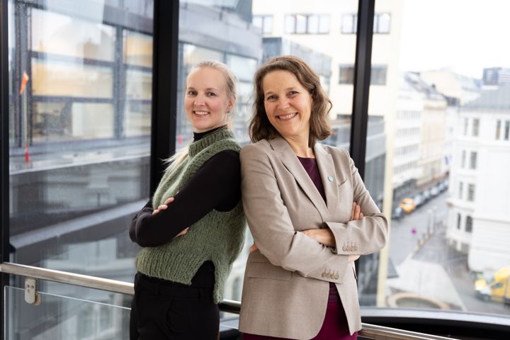 Tekna og Jenter og teknologi tar grep for å få flere jenter interesert i teknologi. Fv. Vibeke Saarem  Prosjektleder, Jenter og teknologi og Marte Ramborg, generalsektretær i Tekna