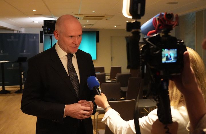 Administrerende direktør Henning Lauridsen i Eiendom Norge intervjues.