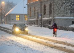 No er det komme snø mange stadar i landet. Dersom alle også køyrer etter forholda og held merksemda på vegen, ligg mykje til rette for at vi sparar liv i trafikken.