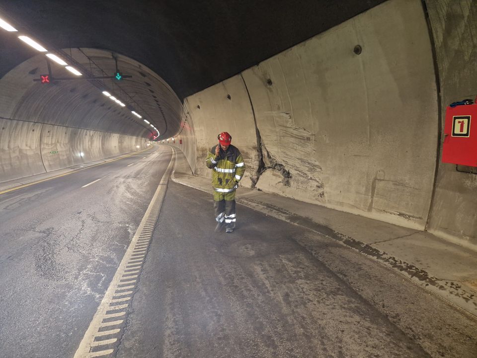 Stenger E6 Nøstvettunnelen I Nordre Follo I Sydgående Retning For ...