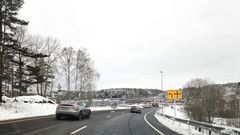 Avkjøringsrampene fra E6 inn mot Patterødkrysset er utvidet fra ett til to felt. Onsdag morgen, da feltene ble tatt i bruk, var det ikke antydning til kø på rampen fra sør. (Foto: Geir Østlund Johnsen / Statens vegvesen)