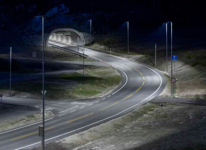 Illustrasjonsbilde av lysarmatur på vei.