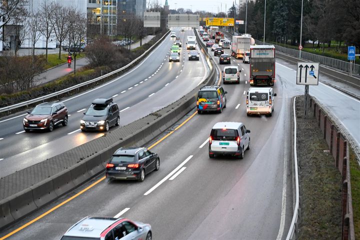 Onsdag før Kristi himmelfartsdag forventer vi størst forsinkelser i trafikken ut fra Oslo. Her E6 ved Helsfyr i Oslo.