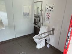 Bidra til at toalettene på landets rasteplasser forblir slik som dette, rene og pene. Foto: Lars Olve Hesjedal, Statens vegvesen