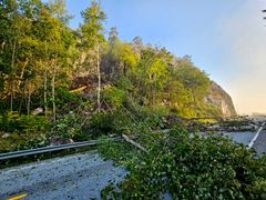 E18 ved Tvedestrand stengt på grunn av skred