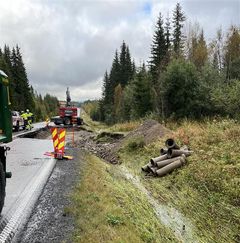 På Midtskogen i Trysil gled deler av riksveg 25 ut som følge av regnet. Utbedringsarbeider pågår. (Foto: Statens vegvesen)