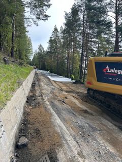 Gravemaskiner i arbeid på Eggemoen.