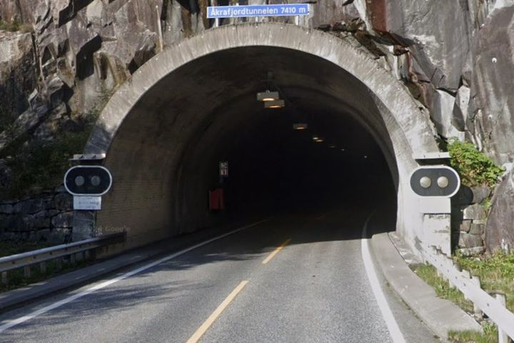 Bilde av en tunnelåpning knyttet til E134 Årkafjordtunnelen i Etne kommune, Vestland