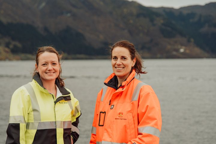 Bilde av Anne Katrine Laskemoen Herdlevær (t.v) og Katrine Sælensminde Erstad.