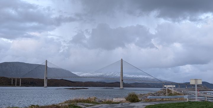 Helgelandsbrua er først ute når Statens vegvesen lanserer en ny løsning for vindvarsling på bru i sanntid.