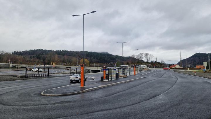 Den nye kollektivterminalen på Flatøy. Foto: Henrik Knarvik, Statens vegvesen