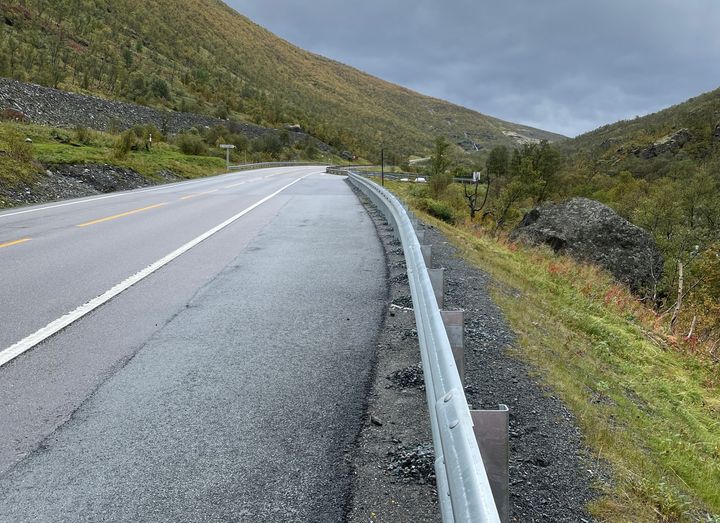 Bilde av nyetablert rekkverk i Drivdalen.