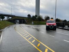 Når Vegvesenet sine entreprenørar parkerer på og ved gang- og sykkelvegar i Stavanger-området, er det fordi har har ein jobb å gjere, til beste for dei mjuke trafikantane. Foto: Risa AS