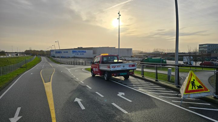 Når Vegvesenet sine entreprenørar parkerer på og ved gang- og sykkelvegar i Stavanger-området, er det fordi har har ein jobb å gjere, til beste for dei mjuke trafikantane. Foto: Risa AS