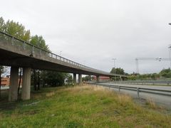 Bilde fra siden av E6 Sluppen Viadukt i Trondheim.