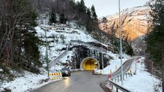 Oppgradering av dei to Bykletunnelene nærmar seg slutten. Statens vegvesen har fått utført endå fleire oppgåver medan tunnelane har vore stengde. Biletet er frå nordsida av rv. 9 Sandfjøddtunnelen.