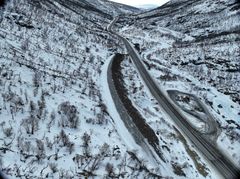 Dronebilde av fangvollen som ble ferdigstilt tidligere i år.