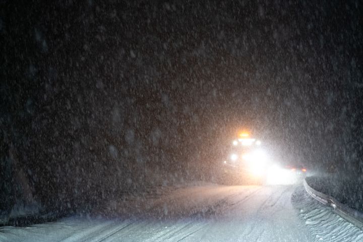 Det er meldt mye snø på Sør- og Østlandet. Følg med på vær- og trafikkmeldinger, og vurder mulige konsekvenser før du legger ut på langtur i disse områdene de nærmeste dagene. (Foto: Bård Asle nordbø / Statens vegvesen)