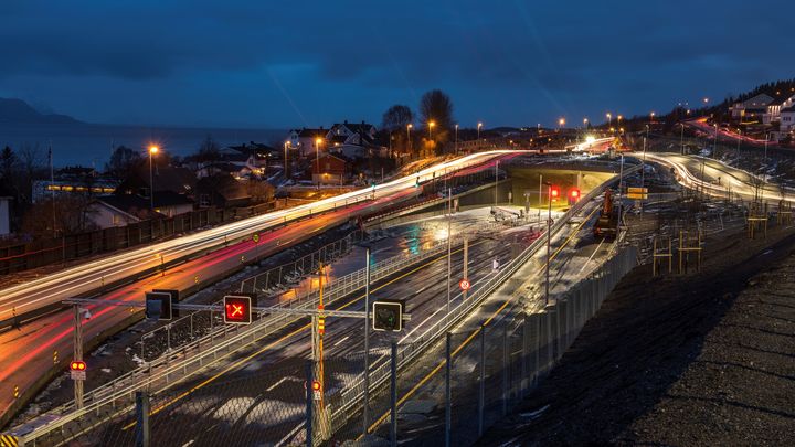 Bilde av Bodøtunnelen i vinterlys, tatt fra utsiden.