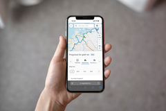 Bilde av telefon med tjensten "Føreforhold" oppe