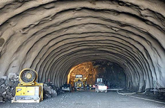 Eksempel på sprøytebetongbuer i annen tunnel.