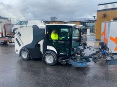Bilde av elektrisk feiebil.