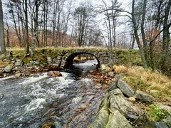 Statens vegvesen skal i sommer restaurere den gamle steinhvelvbrua Oftedal bru som krysser elva Litleåna ved Lyngdal.