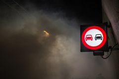 Røyken som kommer ut av Hagantunnelen onsdag 28. mai er kunstig og en del av beredskapsøvelsen til Statens vegvesen og nødetatene. (Illustrasjonsfoto: Bård Asle Nordbø / Statens vegvesen)