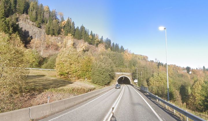Betongelementer i Røstetunnelen må repareres. Tunnelen blir nattestengt. (Skjermbilde fra Google)