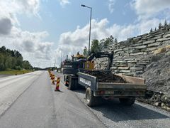 Arbeidet på E39 Drange-Hanaleite går mot slutten. Vegvesenet manar til fin køyring, noko det ikkje alltid har vore siste tida. Foto: Fredrik Økland, Statens vegvesen