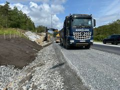 Arbeidet på E39 Drange-Hanaleite går mot slutten. Vegvesenet manar til fin køyring, noko det ikkje alltid har vore siste tida. Foto: Fredrik Økland, Statens vegvesen
