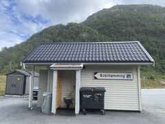 Slik skal det se ut på en bobiltømming. Er det fullt, gi beskjed til nærmeste vegtrafikksentral på 175, så varsler de entreprenør som rykker ut så raskt som mulig. Foto: Lars Olve Hesjedal, Statens vegvesen