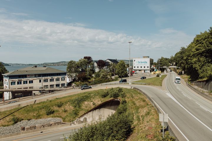 Statens vegvesen foreslår å bygge nye tunnelarmer fra ny Fløyfjelltunnel som blir koblet på rundkjøringen som allerede er planlagt her i Sandviken, like før innkjøringen til dagens sørgående løp