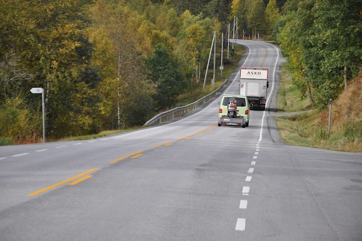 Fra Tuv mot Venås bru skal vegen utbedres, og det skal etableres gang- og sykkelveg pluss ny kjettingplass.