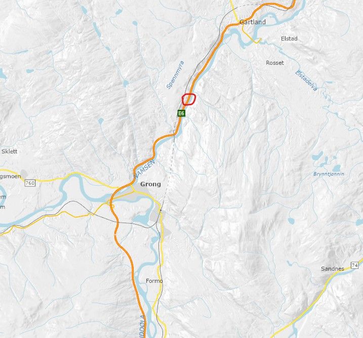 Torsdag kveld og natt til fredag skal Statens vegvesen skifte ut en stikkrenne på E6 ved Byenstuen nord for Grong.