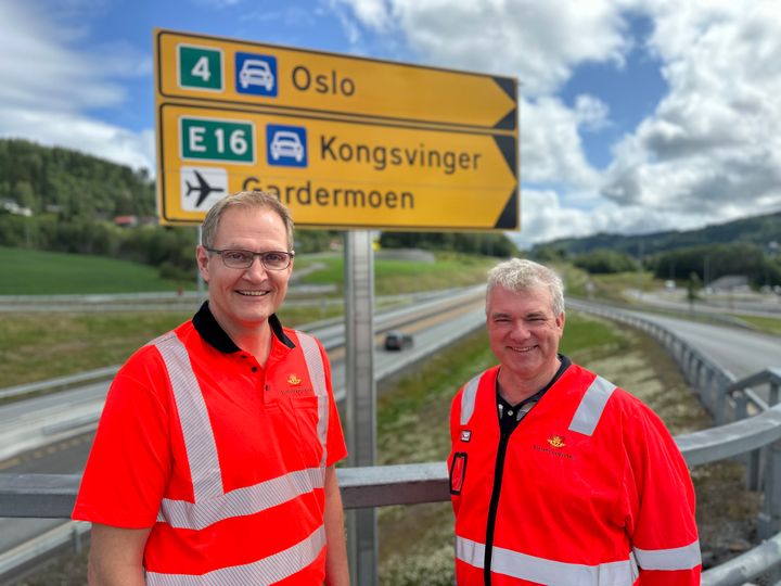 Prosjektleder Pål Steinar Karlsen har ledet arbeidet med å bygge ferdig rv. 4 på Hadeland. Nå skal Niels Brandt ta over stafettpinnen og i første omgang planlegge utbedringen av Røstetunnelen. Deretter skal rv. 4 planlegges og bygges ut til fire felts motorveg til krysset mot Gardermoen på Grua.