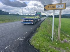 Vegvesenet mener den beste løsning for framtidig rv. 4 er å utbedre dagens veg. Mer enn halvparten av riksvegtrafikken er lokal, og kjører av mot Lena og andre lokalveger.